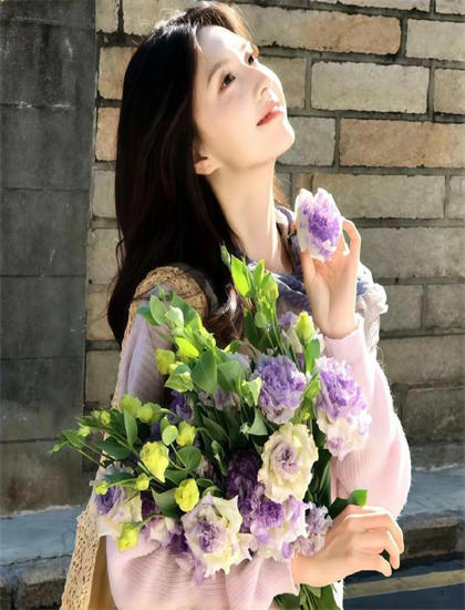 西部片文化解读：《化为尸骨》的叙事结构与视觉语言 ——深入探索西部片的艺术世界